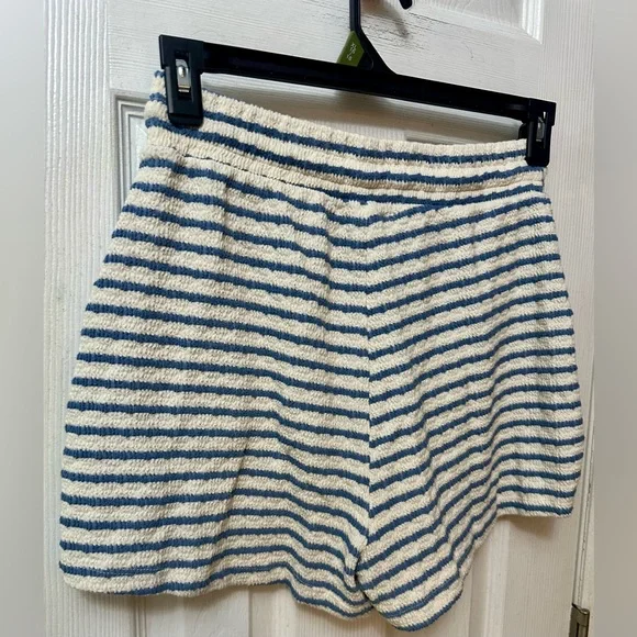 TALULAH Blue and White Striped Set, Medium - Picture 6 of 6